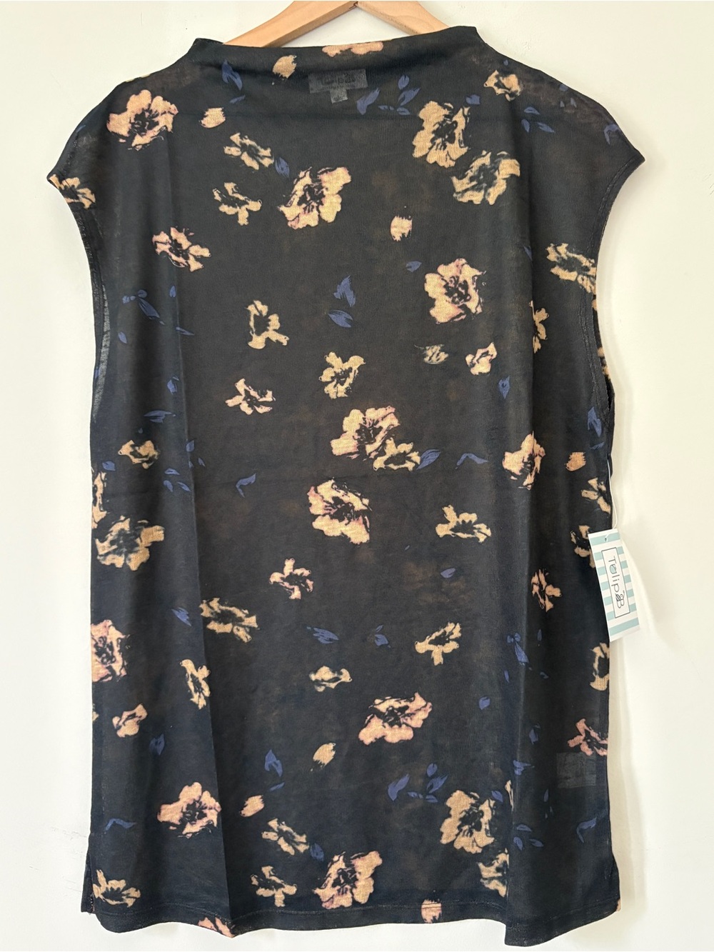 Tulip B Floral Sleeveless Top - L